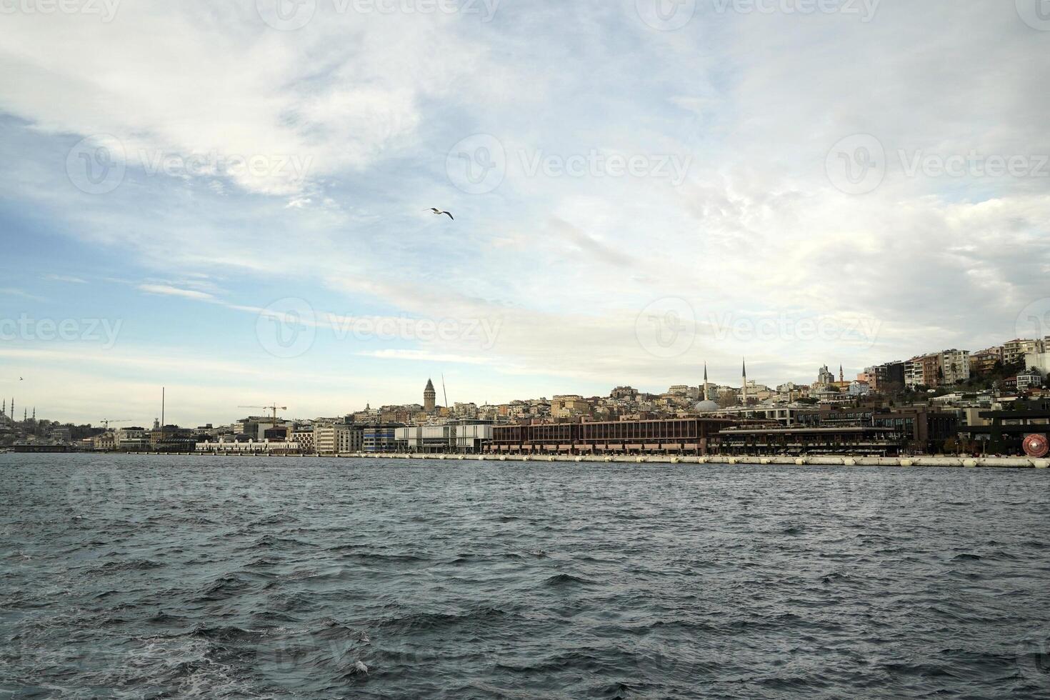 galata torre ver desde Estanbul bósforo crucero foto