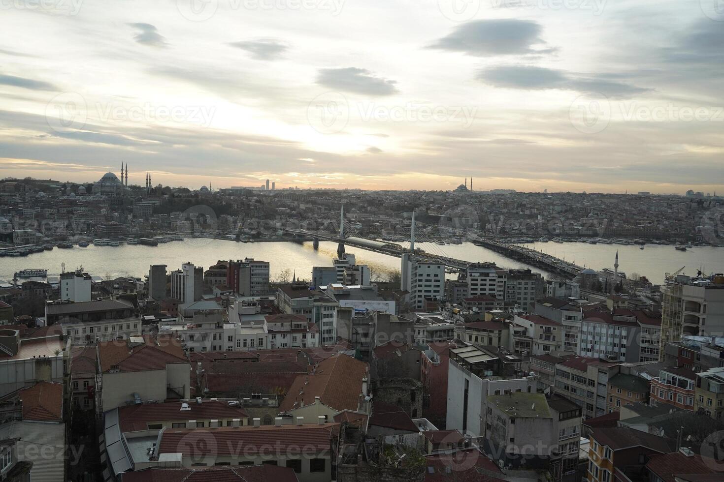 Estanbul aéreo paisaje urbano a puesta de sol desde galata torre foto