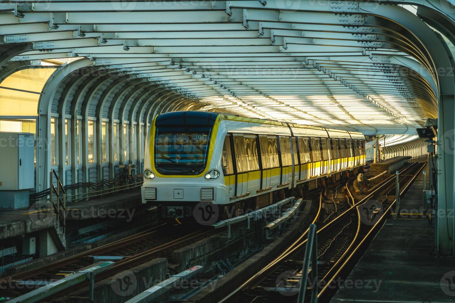 tren en el ferrocarril de circular línea de nuevo taipei ciudad metro, Taiwán foto