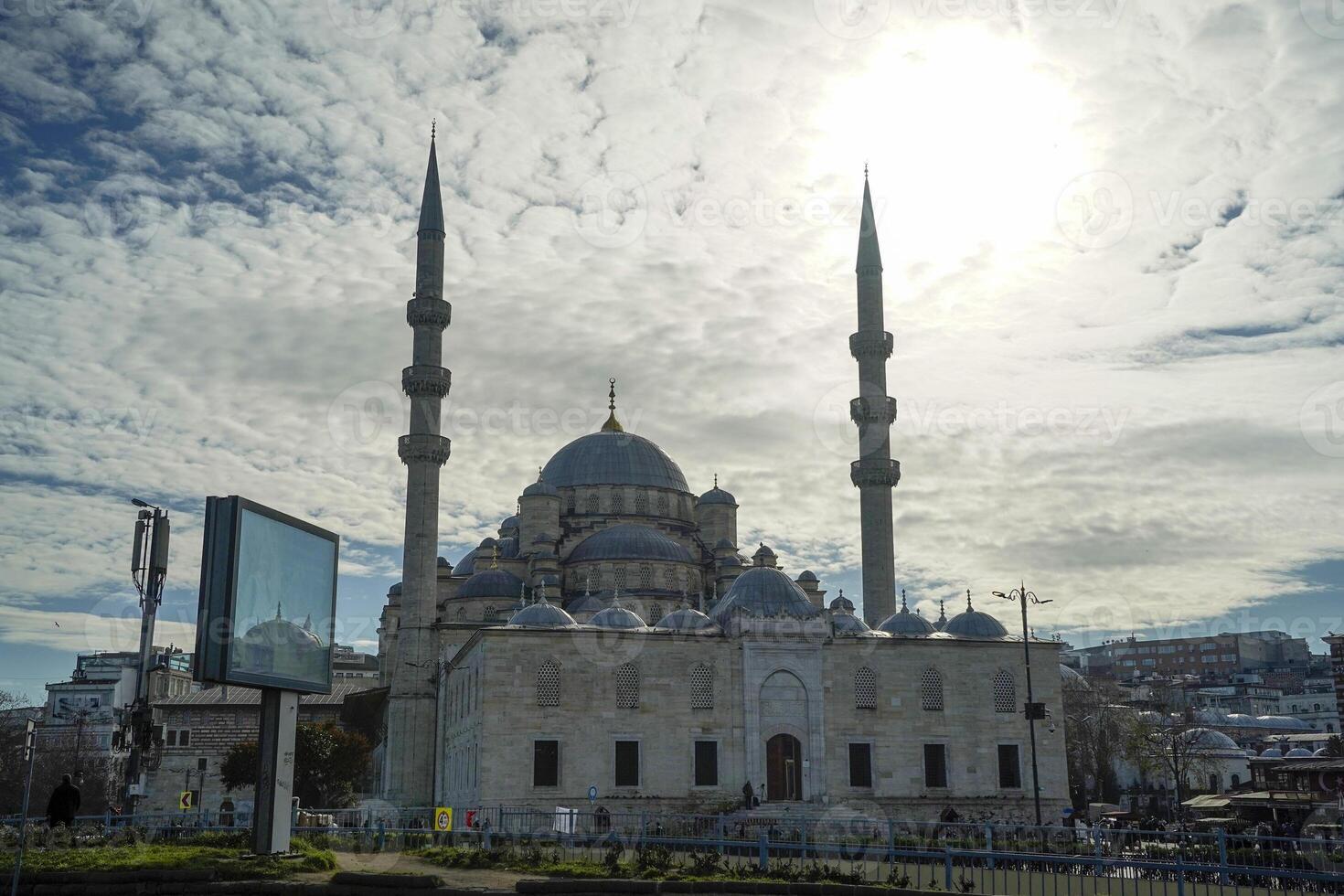 Eminonu yeni cami new mosque in istanbul turkey sunny day view photo