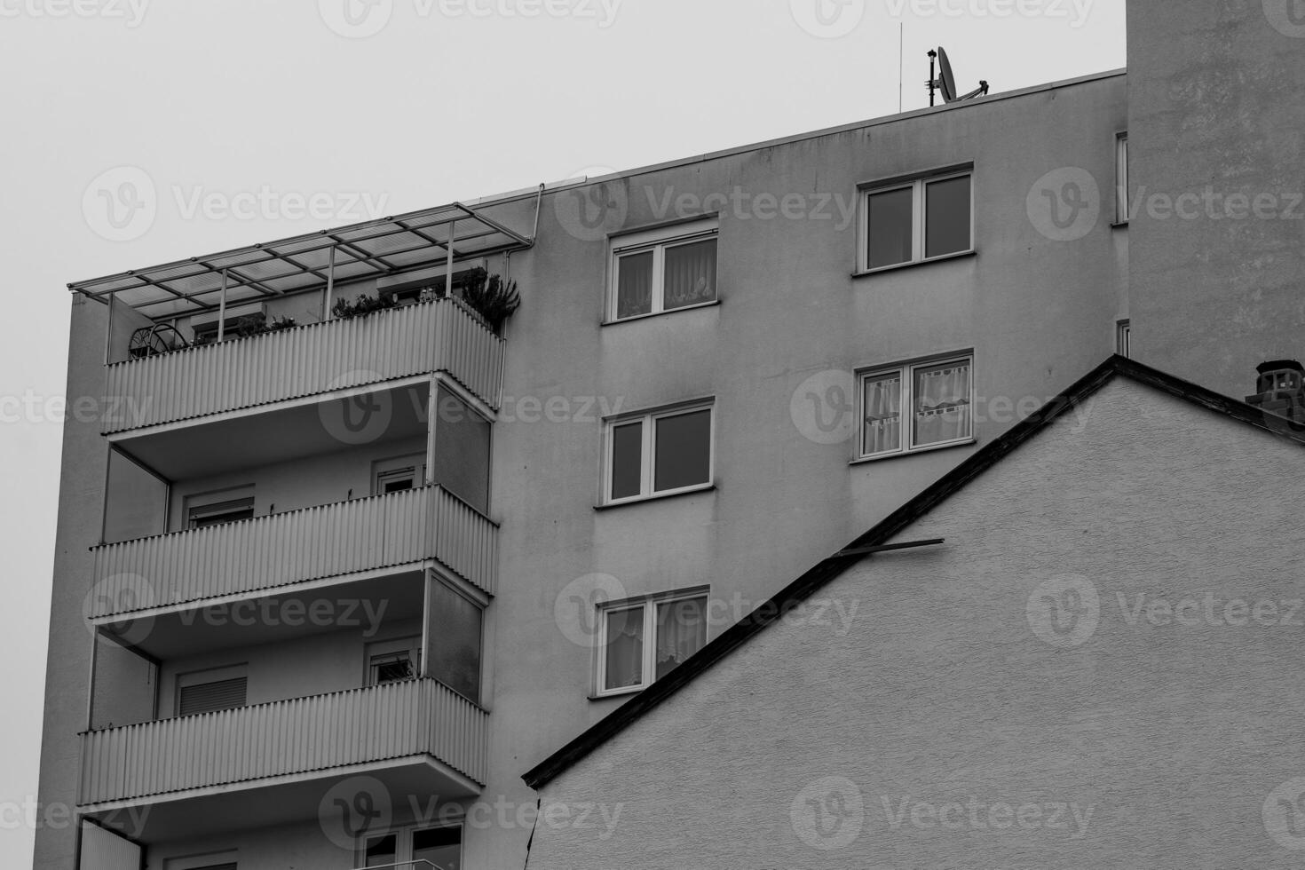 an apartment building in a city photo