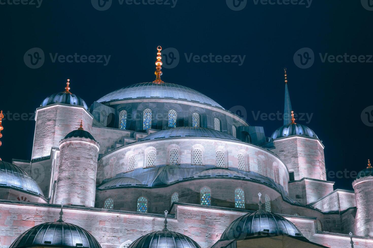 arquitectónico detalles de sultanahmet o azul mezquita a noche foto