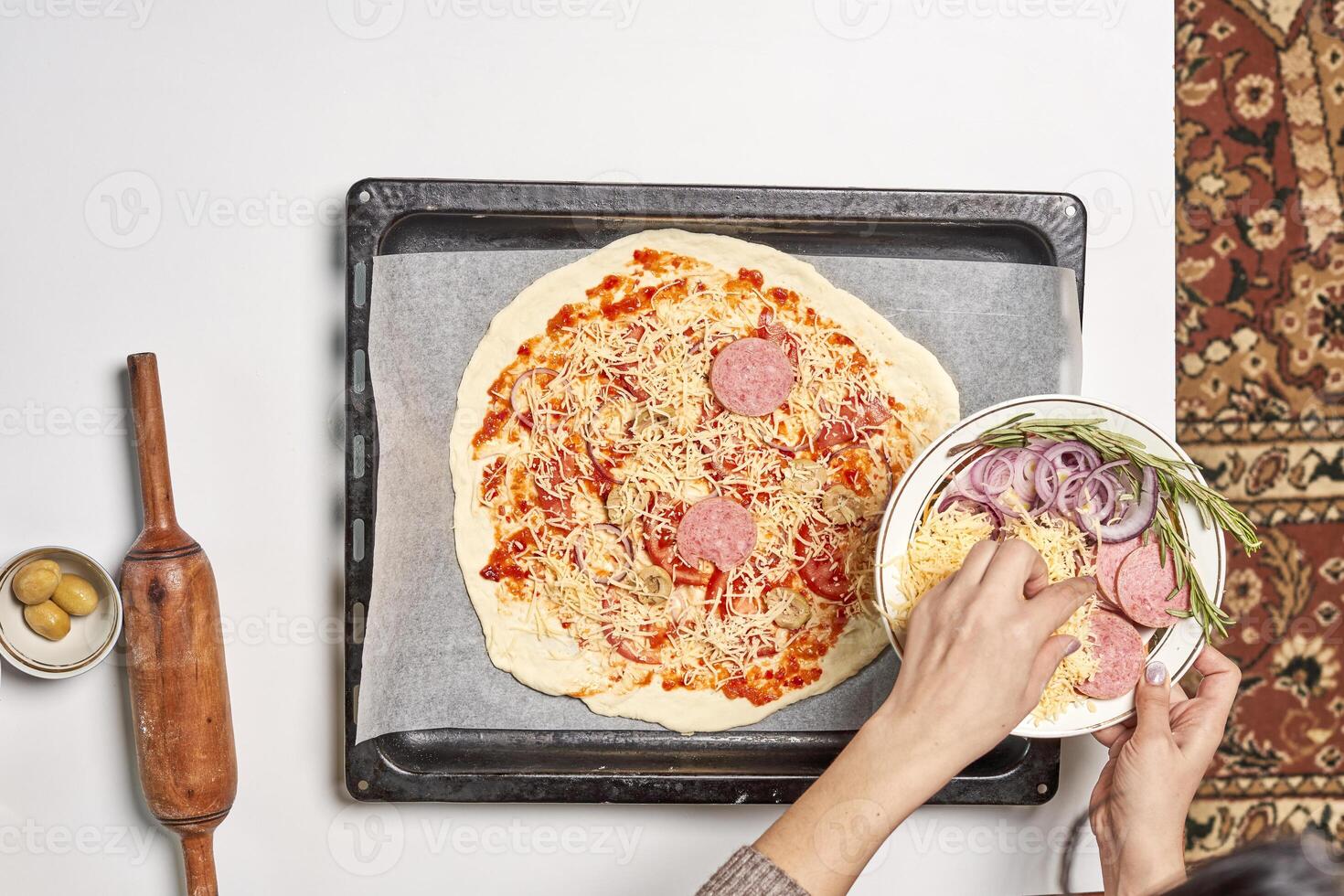 delicioso Pizza haciendo proceso foto