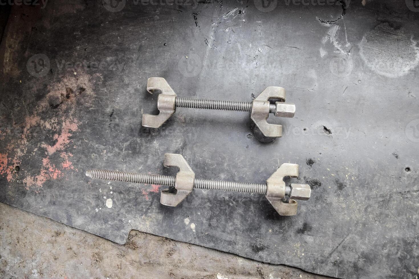 Screws for springs. A device for tightening springs. photo