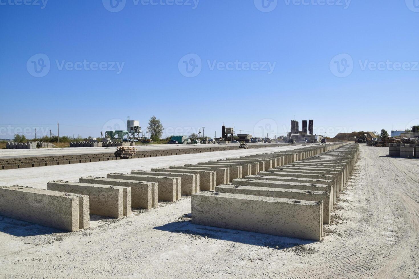 Cinder blocks lie on the ground and dried. on cinder block production plant. photo