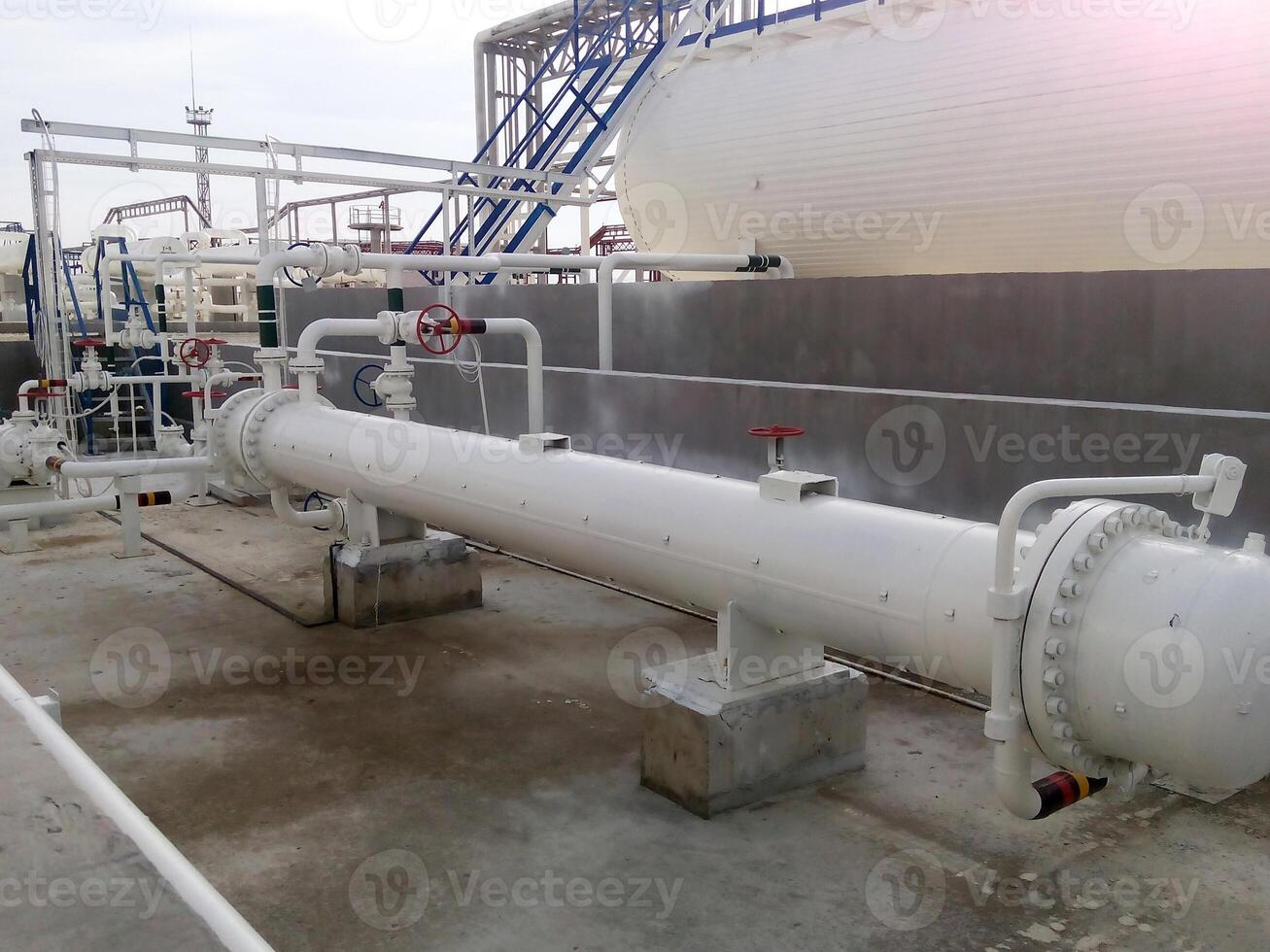 Heat exchanger in a refinery photo