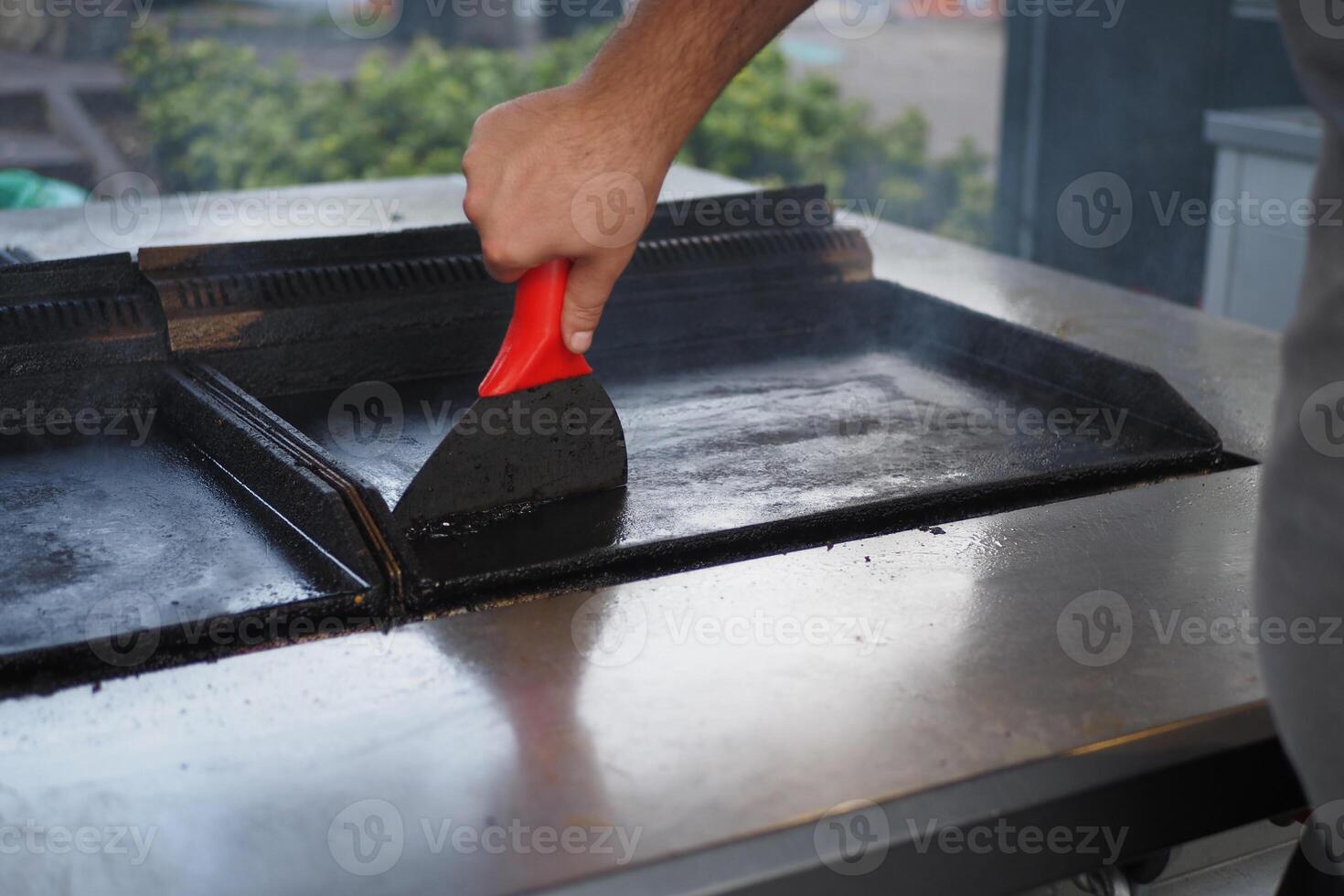 Cleaning the grill with scrubber, photo