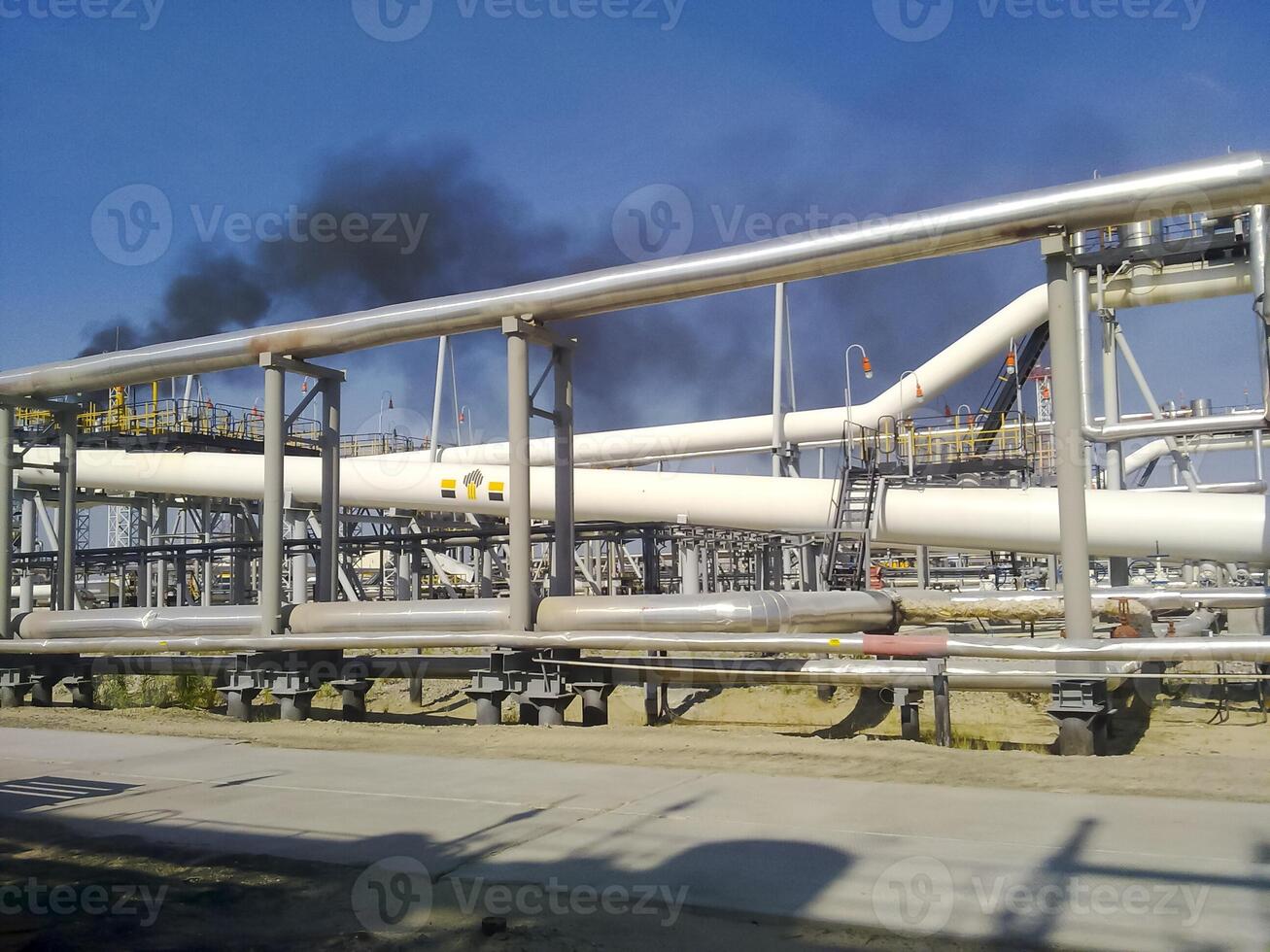 The end phase divider is tubular. Equipment for separating water from oil. Equipment oil fields of Western Siberia photo