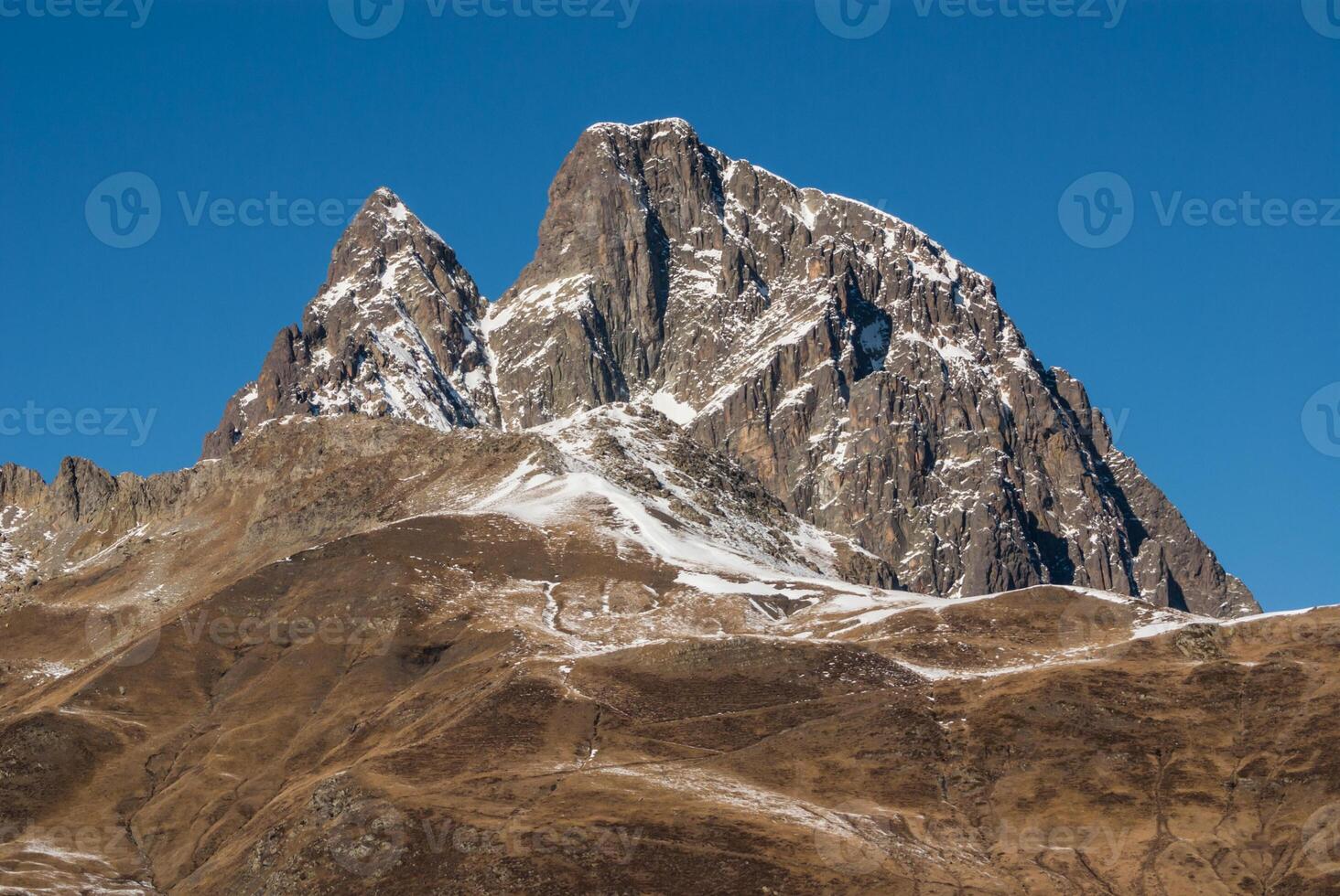 Pirineos montañas frontera del portal, huesca, Aragón, España foto