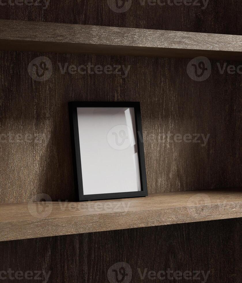 negro de madera marco Bosquejo en pie en el de madera estante iluminado por ventana ligero foto