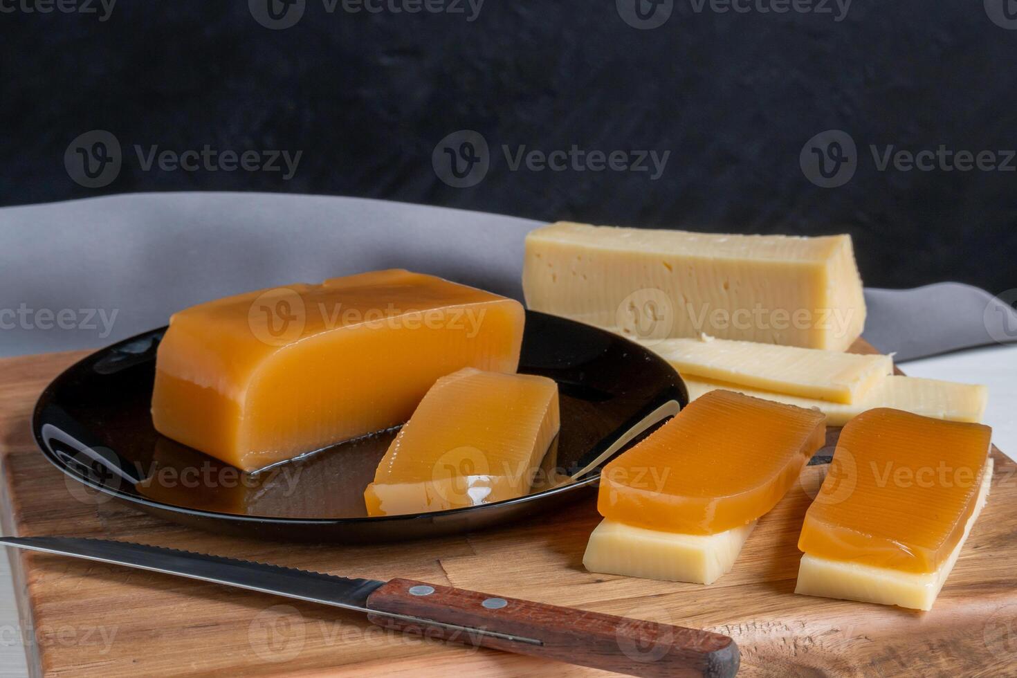 dulce patata caramelo y queso, eso es un tradicional postre en argentino gastronomía llamado justiciero foto