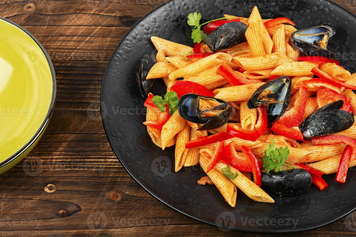 Macaroni or pasta vongole with mussels photo