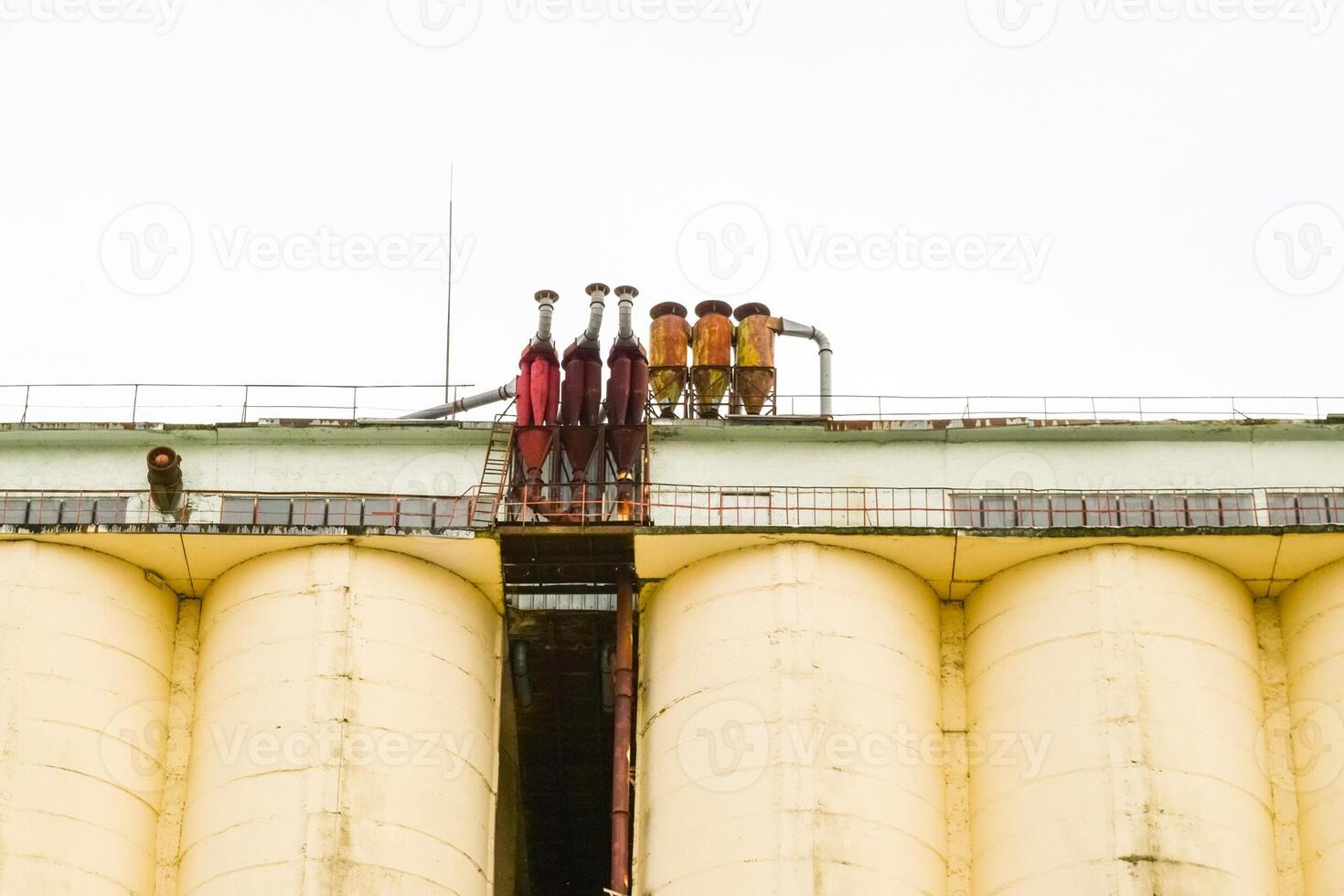 edificio para almacenamiento y el secado grano foto