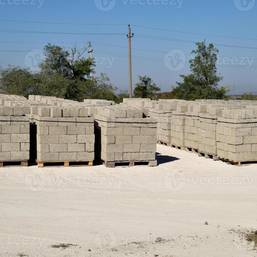 Cinder blocks, which lie in the bays. Storage cinder block photo