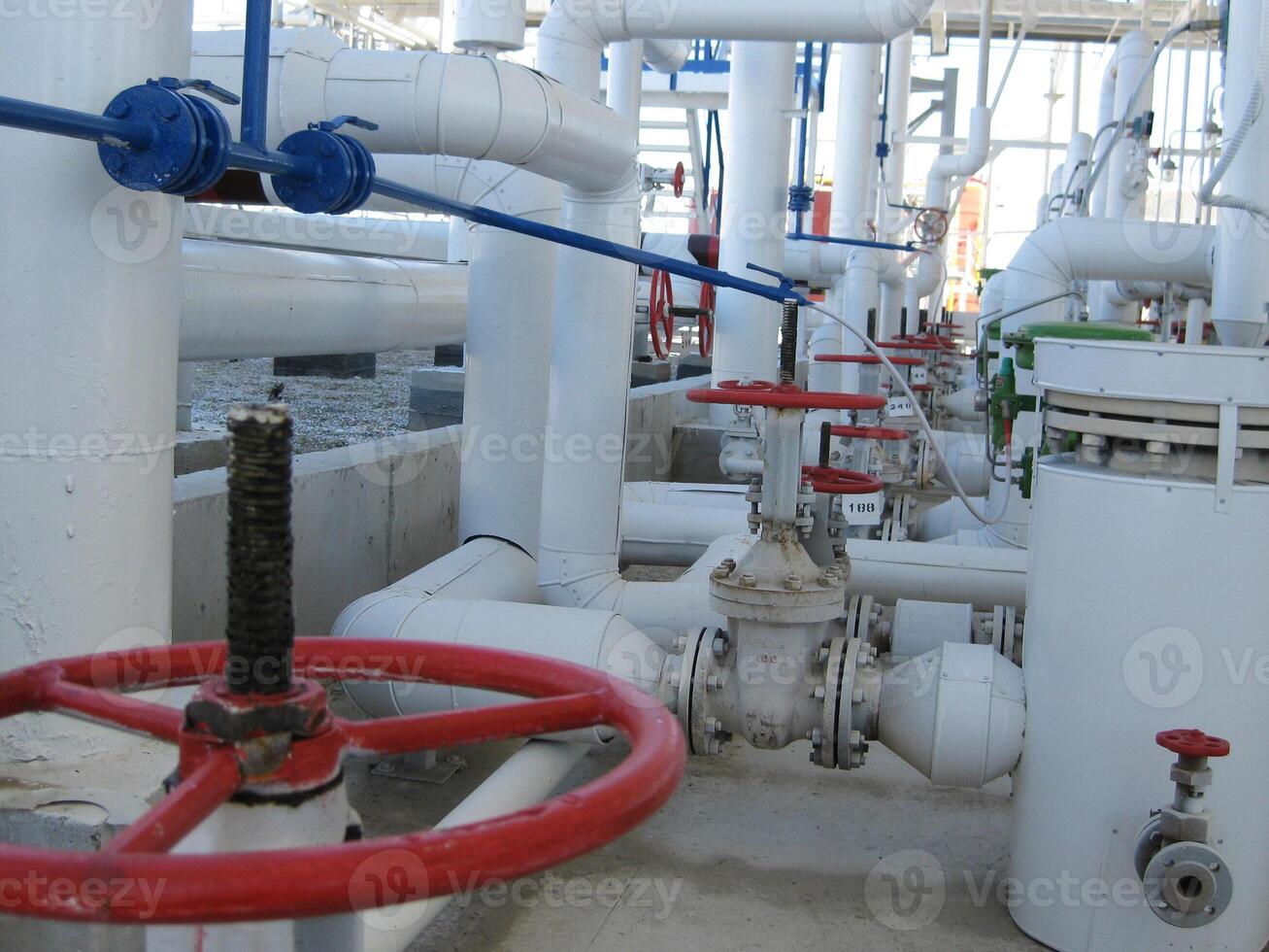 pipelines and latches photo