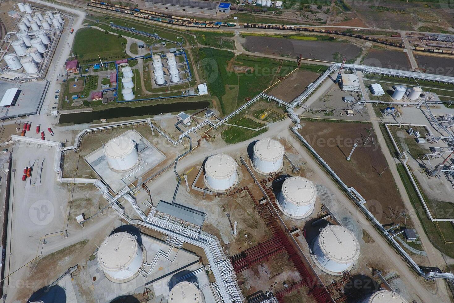 Reservoirs for storage of oil and products of its processing. Re photo