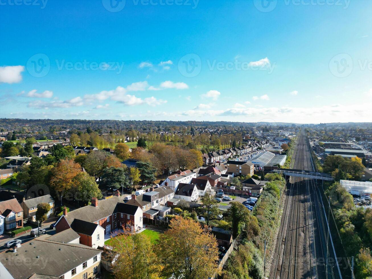 alto ángulo ver de norte lutón ciudad de Inglaterra Reino Unido durante frío y brillante día de invierno. noviembre 7, 2023 foto