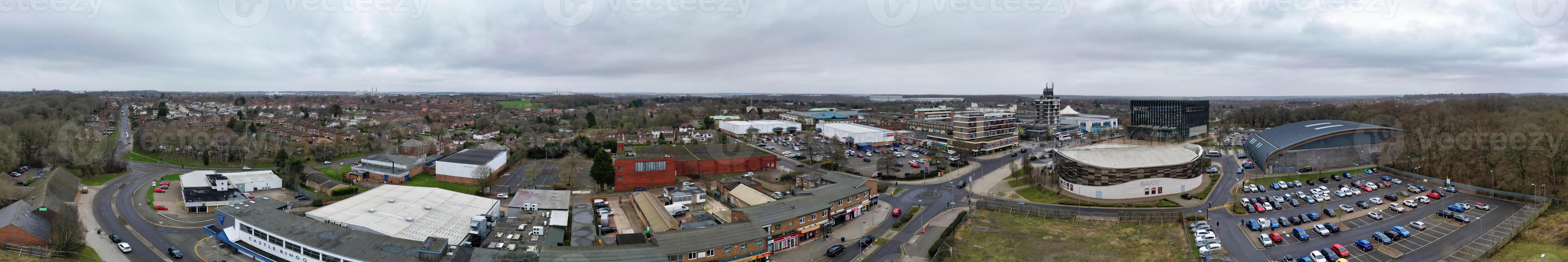 aéreo panorámico ver de corby pueblo de Inglaterra unido Reino durante nublado y lluvioso clima de invierno. enero 11, 2024 foto