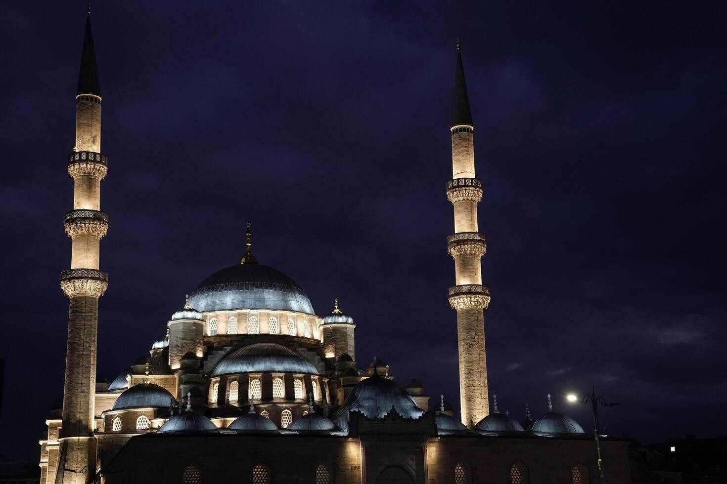 Eminonu yeni cami new mosque in istanbul turkey night view photo