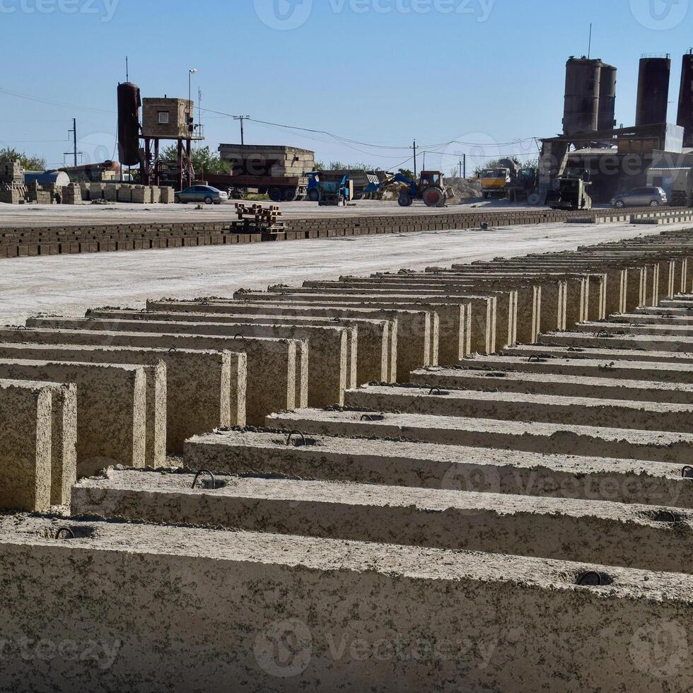 Cinder blocks lie on the ground and dried. on cinder block production plant. photo