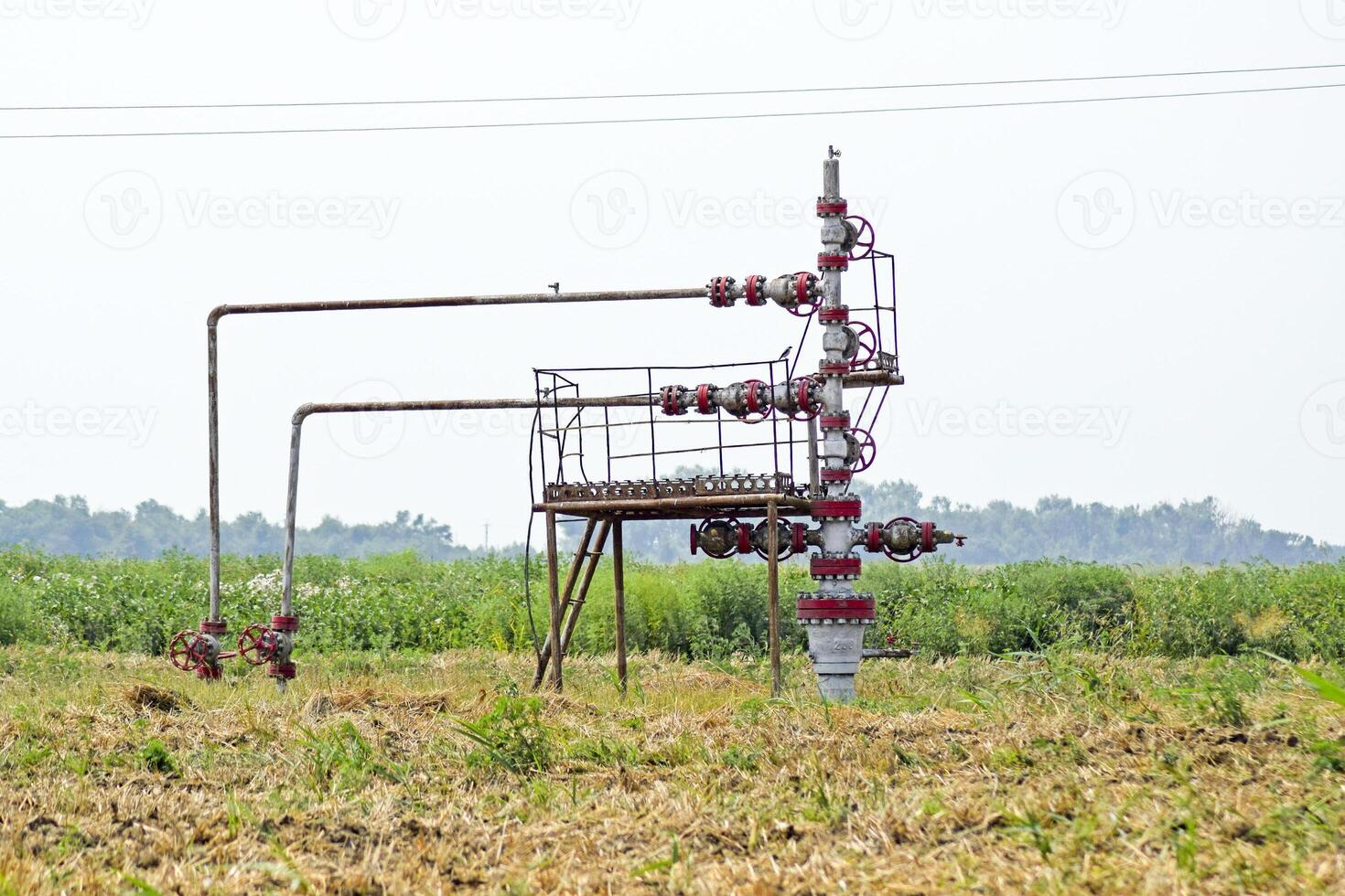 bien para petróleo y gas producción. petróleo bien cabeza de pozo equipo. petróleo producción foto