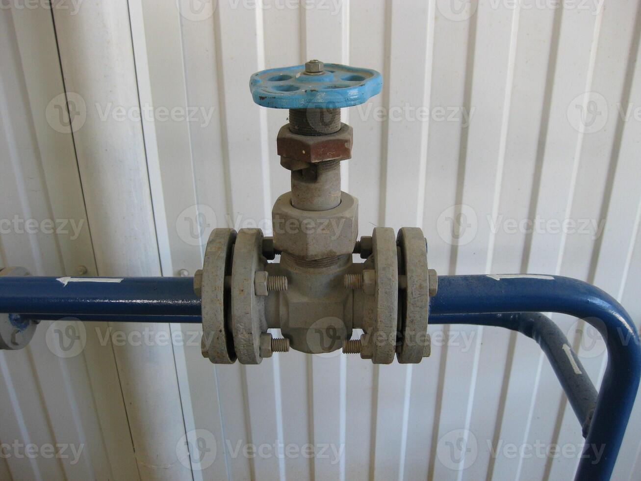 pipelines and latches photo