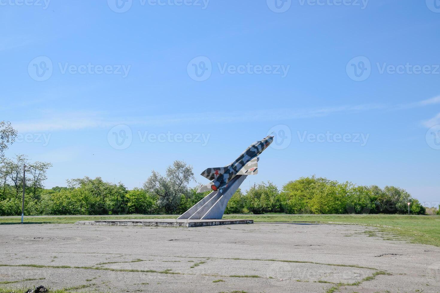 Monument to the fighter aircraft photo