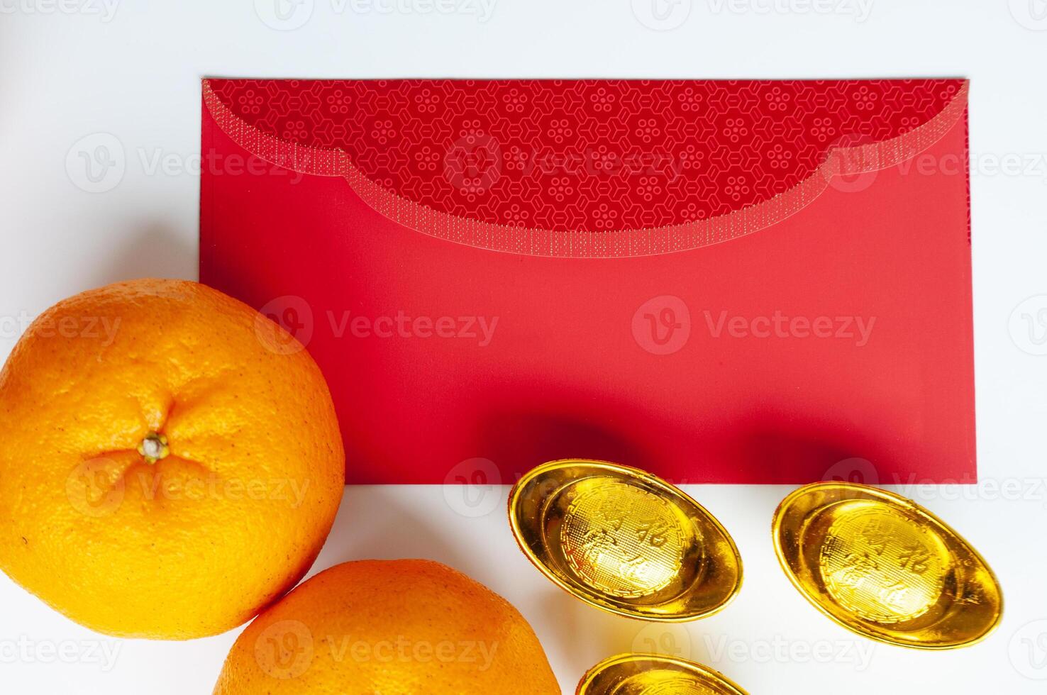 Top view of red packet with golden ingot and Mandarin oranges. Customizable space for text photo