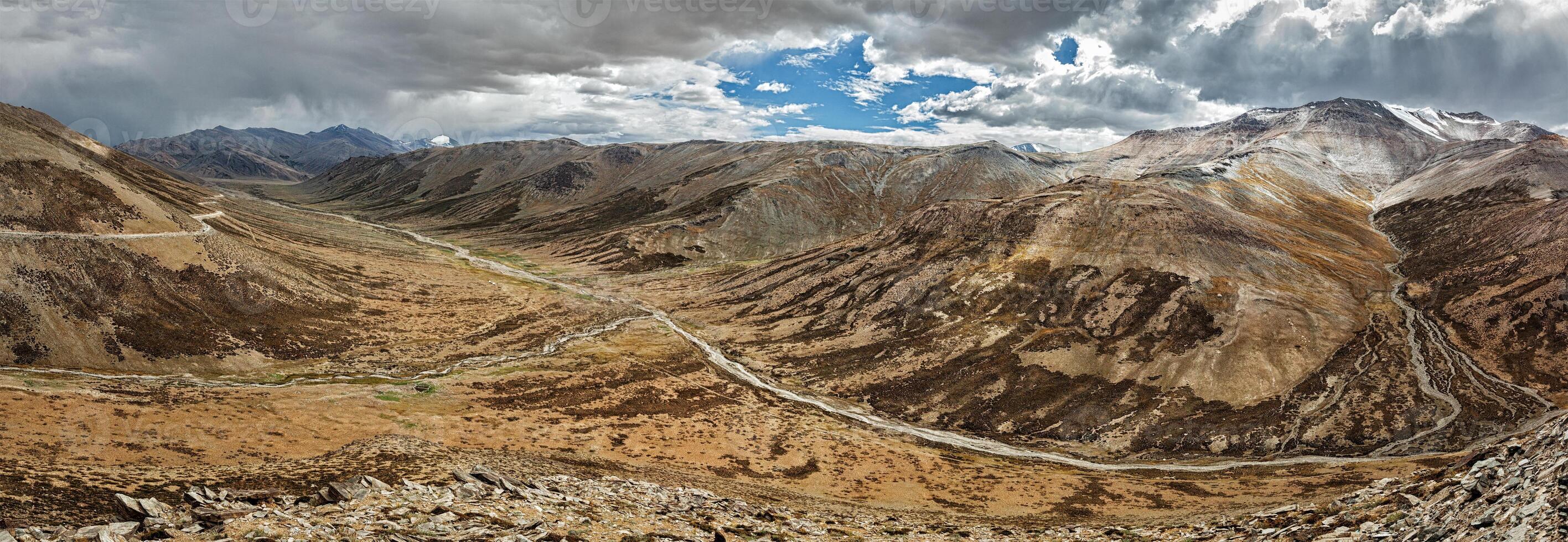 Mountain pass in Himalayas along the Leh-Manali photo