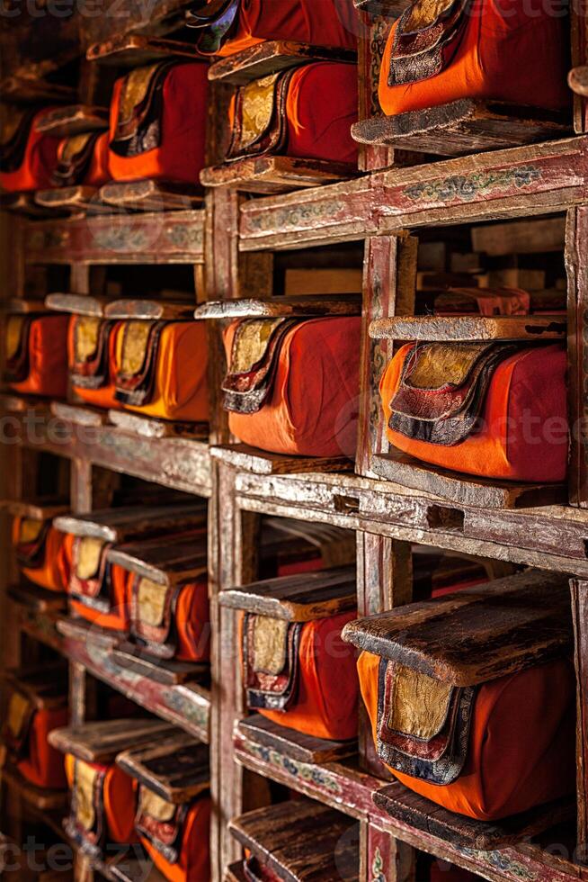 manuscritos folios en tibetano budista monasterio foto