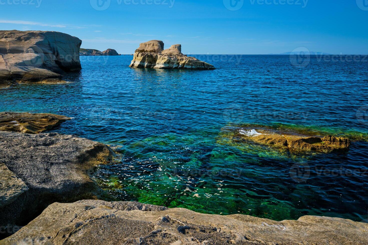 famoso Sarakiniko playa en milos isla en Grecia foto