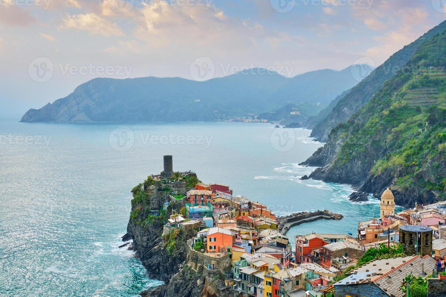 Vernazza aldea, cinque tierra, liguria, Italia foto