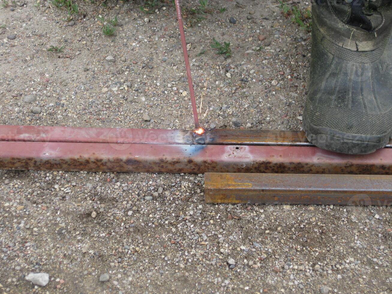 Welding of steel square pipe electric welding photo