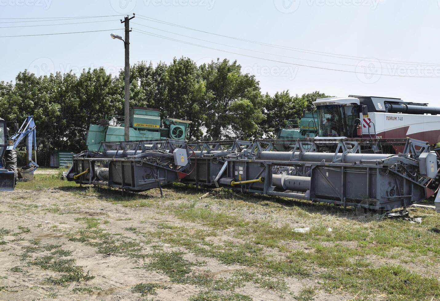 Trailer Hitch for tractors and combines photo