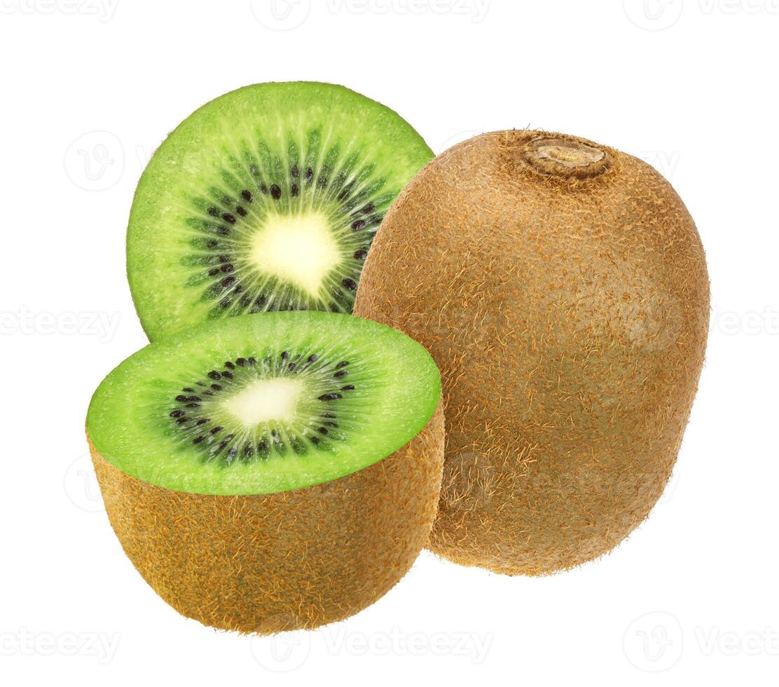 aislado kiwi fruta. todo y cortar kiwi aislado en blanco antecedentes con recorte camino. foto