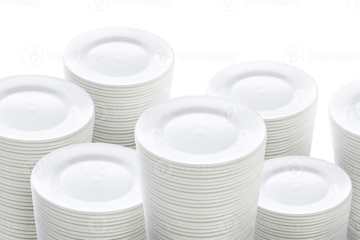 apilar de blanco platos aislado en blanco antecedentes foto
