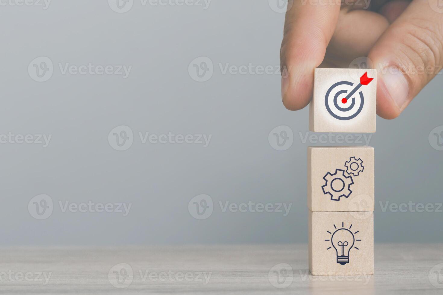 wood cube block with organizational growth and sales according to business goals photo