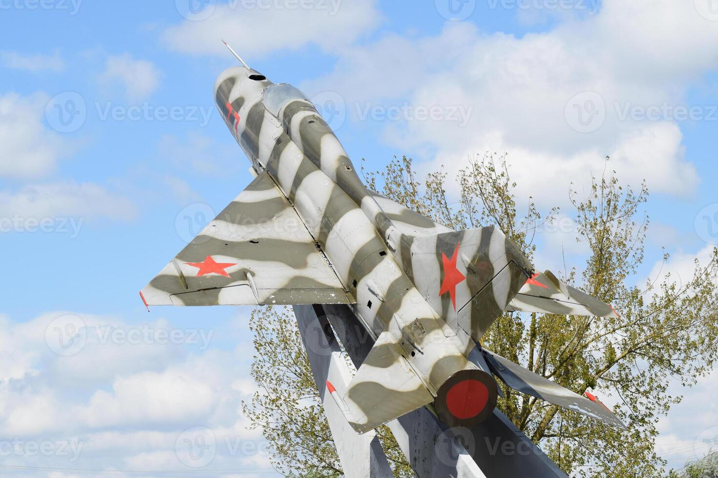 Monument to the fighter aircraft photo