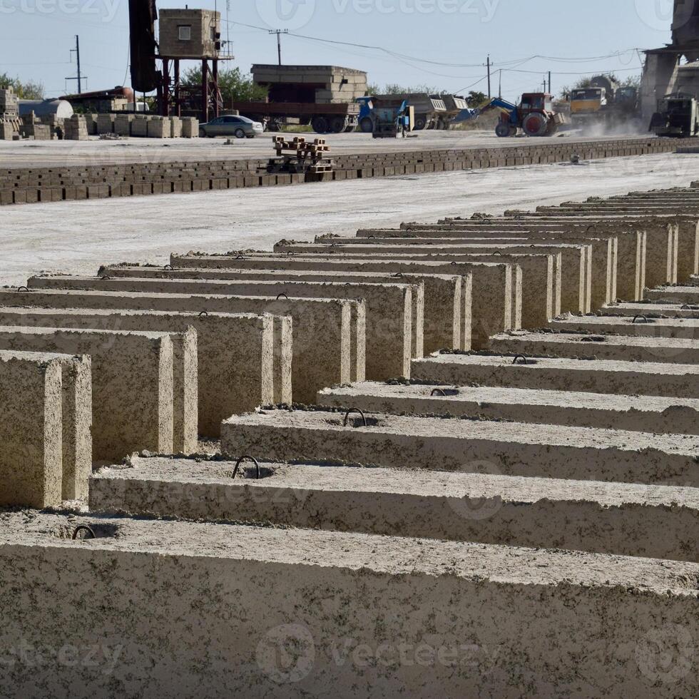 Cinder blocks lie on the ground and dried. on cinder block production plant. photo