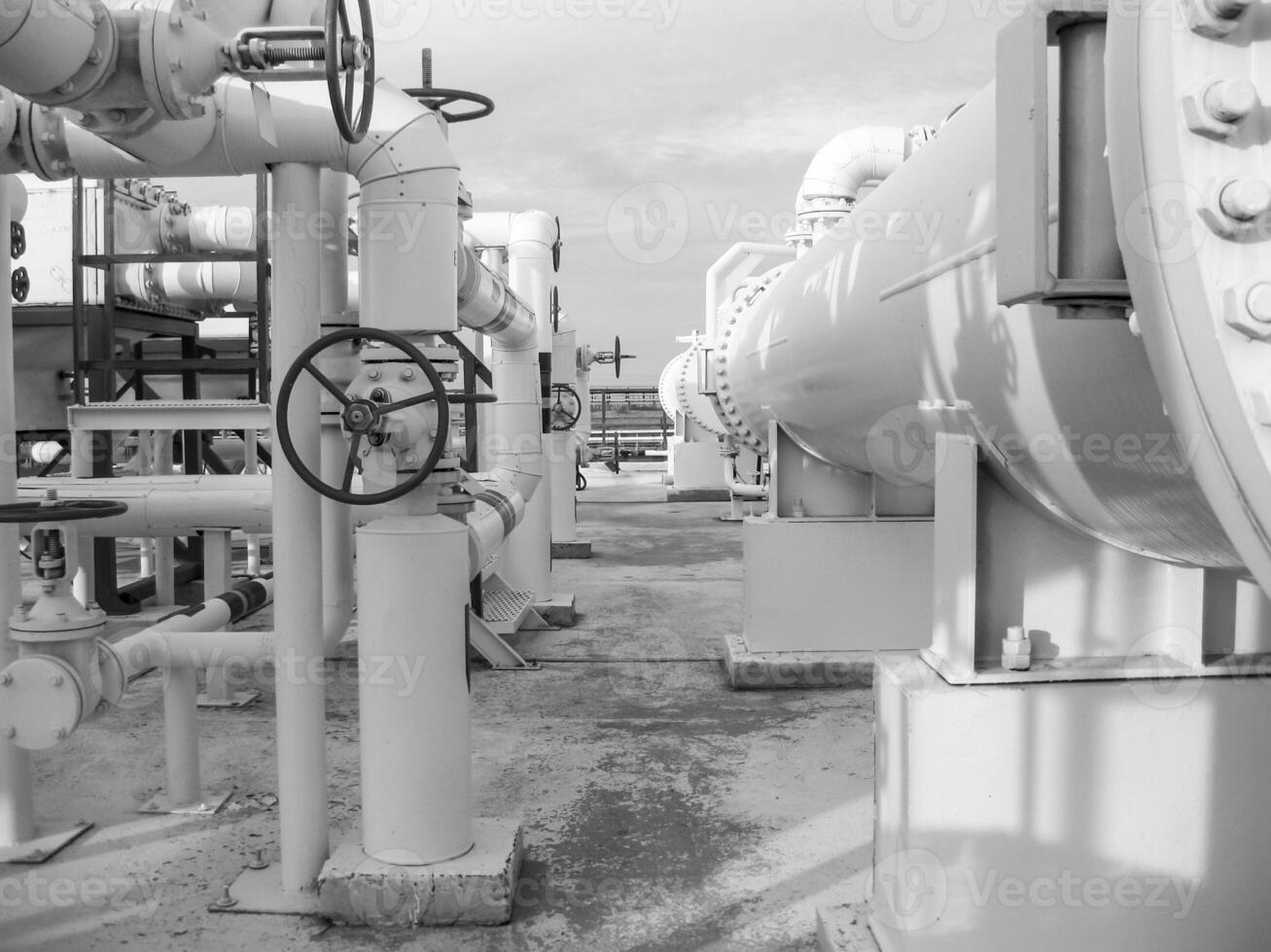 calor intercambiadores en un refinería. el equipo para petróleo refinando foto