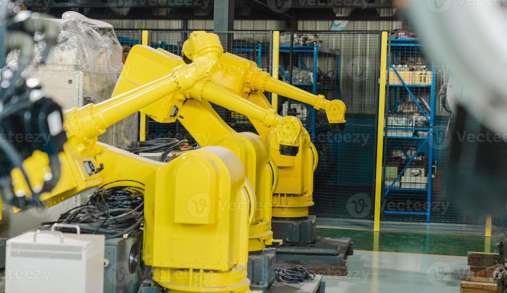 industrial robot brazo almacenamiento, producto distribución robot concepto, concepto de artificial inteligencia para el industrial revolución, y automatización fabricación proceso. foto
