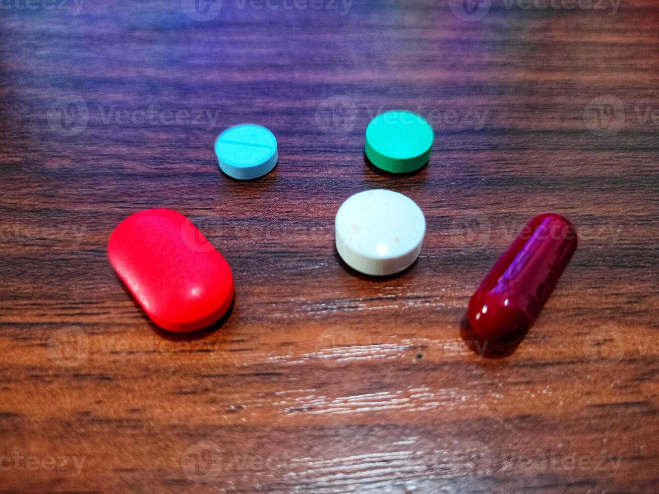 Several chemical medicine capsules are on the table photo