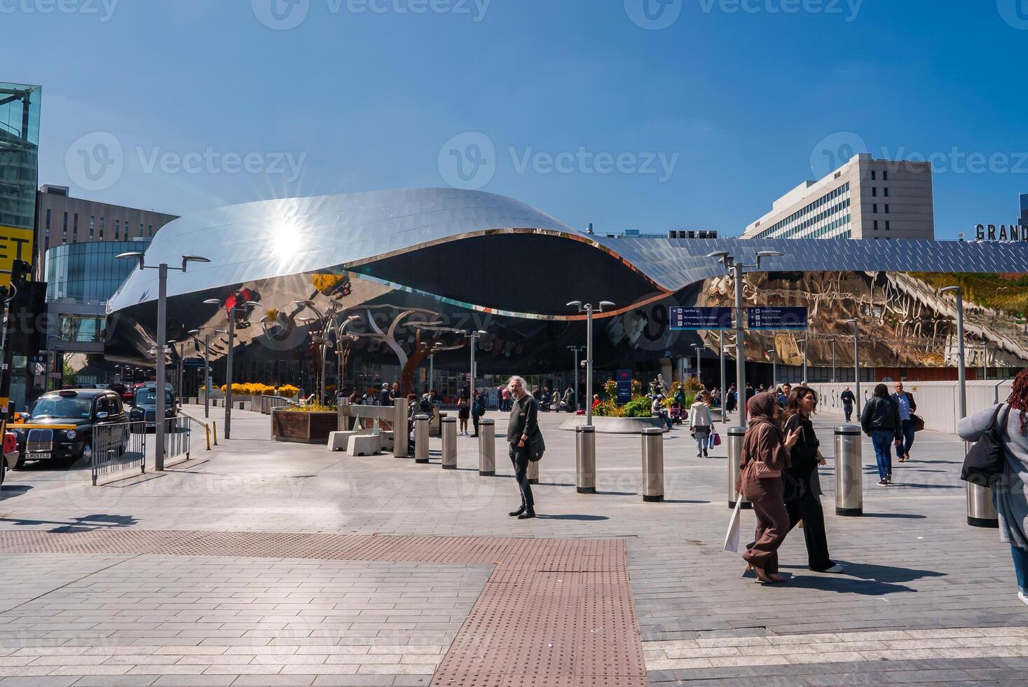 Bright, Sunny Day at Birmingham's Urban Square by Reflective Edifice photo