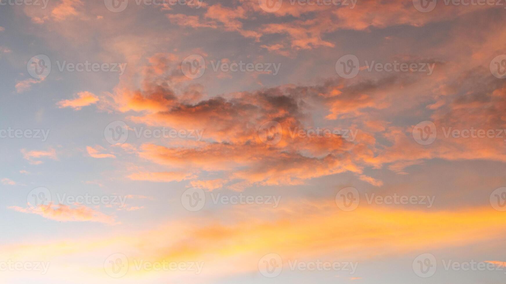 paisaje de nubes, de colores nubes a puesta de sol. después algunos ediciones foto