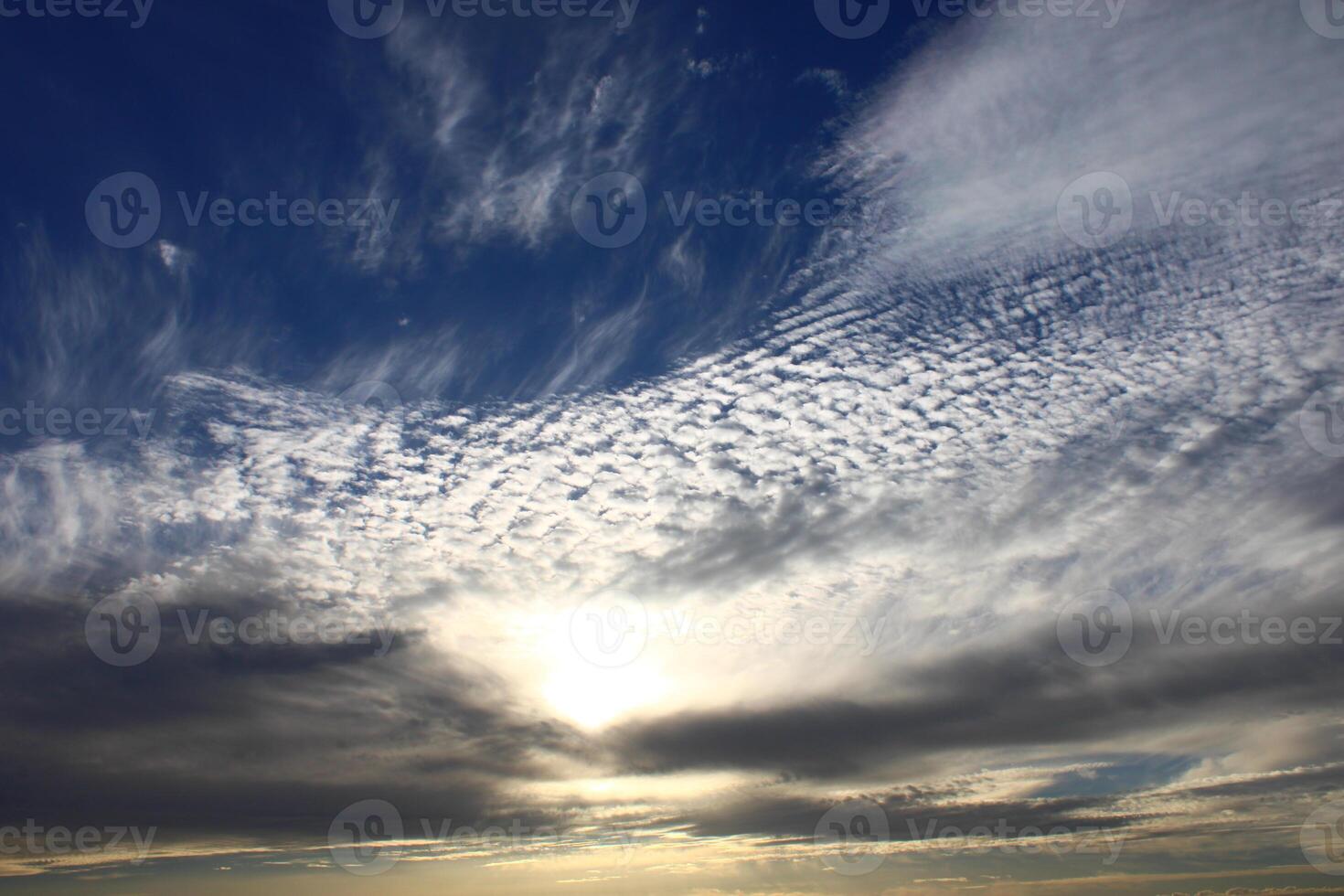 Cirrocumulus are formed by the deformation of Cirrus or Cirrostratus clouds or by the shrinkage of fragmented Altocumulus. photo