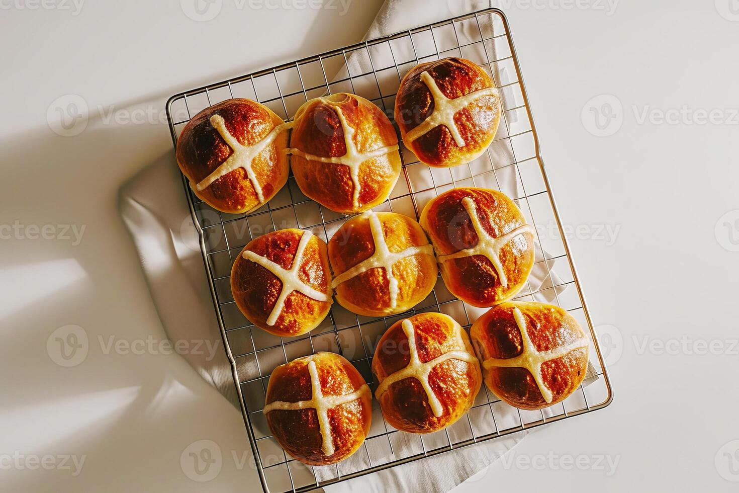 ai generado tradicional Pascua de Resurrección caliente cruzar bollos en un enfriamiento estante. ai generado foto