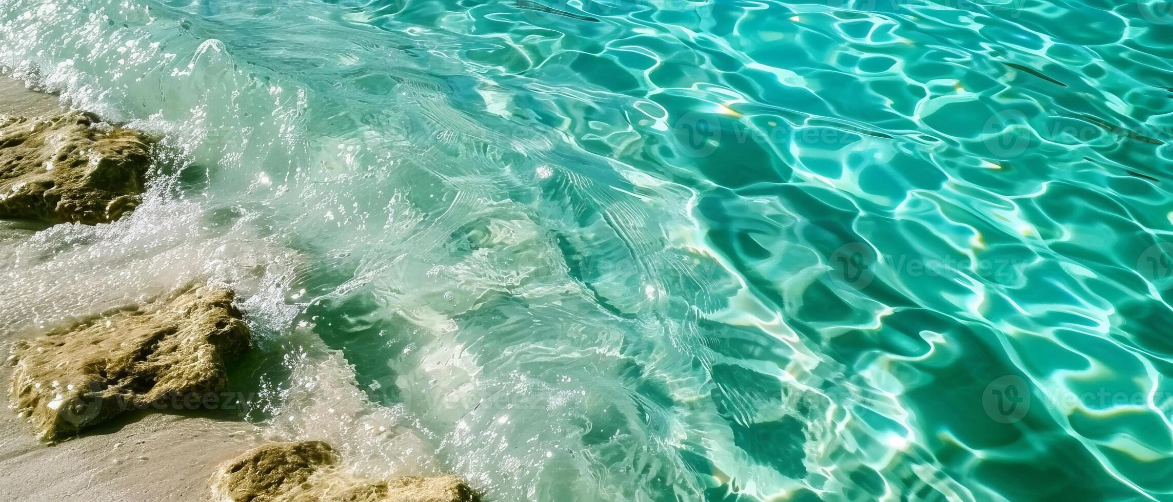 ai generado sereno ondas en un claro turquesa agua superficie, reflejando luz de sol foto