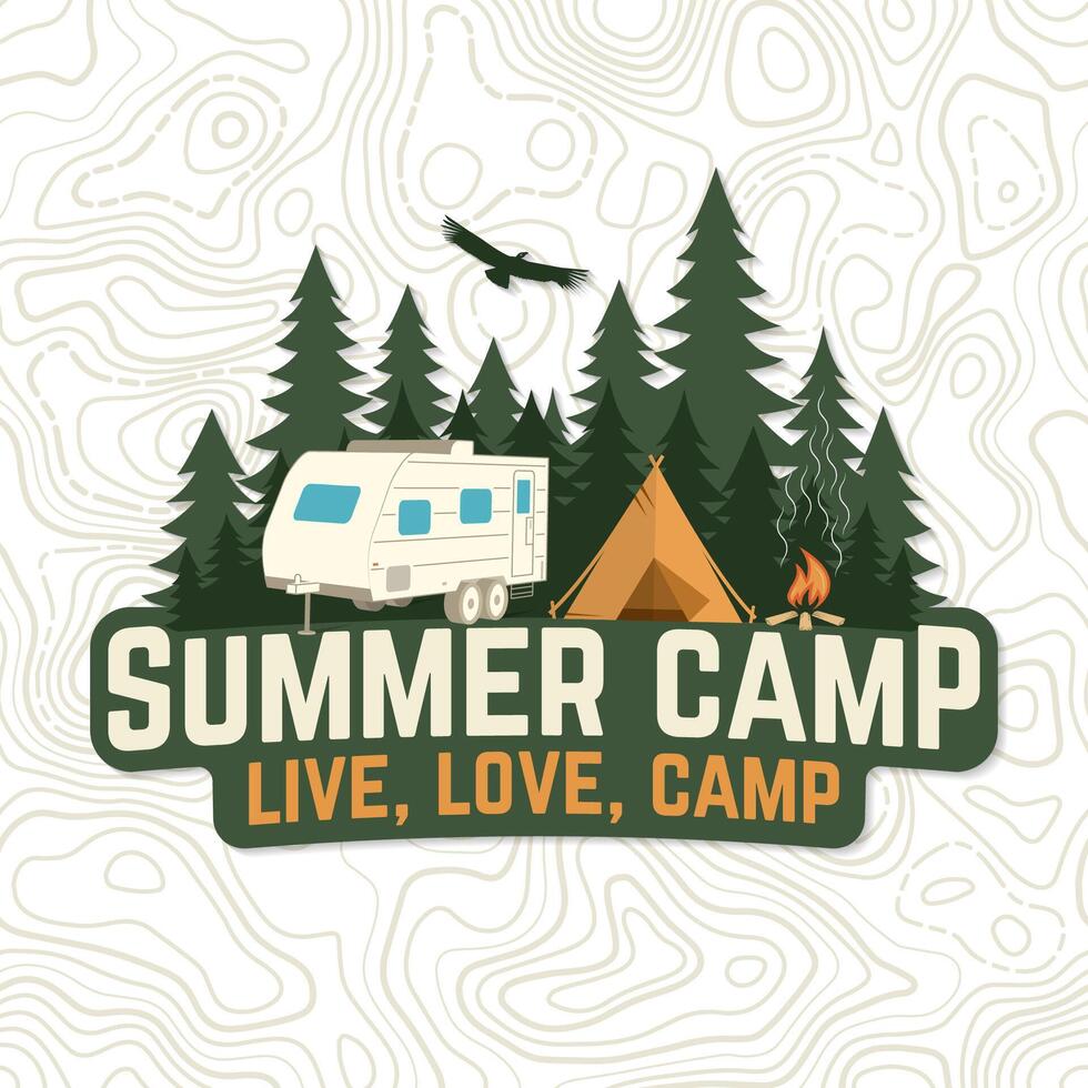 verano acampar. vivir, amar, acampar parche. vector. concepto para insignia, camisa o logo, imprimir, estampilla, vestir o tee. Clásico tipografía diseño con camper, cámping carpa, hoguera y bosque silueta. vector