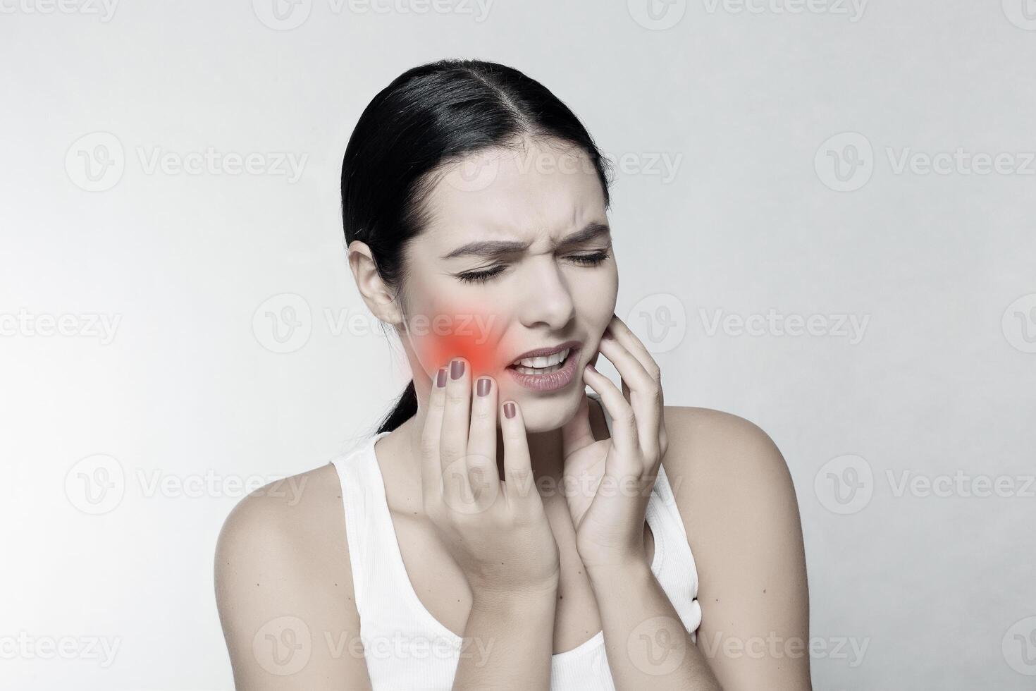 dientes problema. mujer sensación diente dolor foto