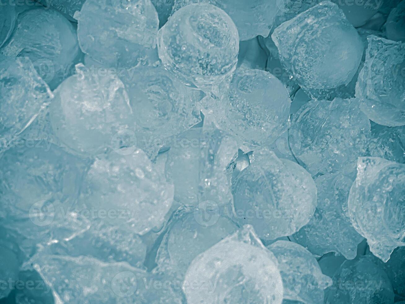 icecubes background,icecubes texture,icecubes wallpaper,ice helps to feel refreshed and cool water from the icecubes helps the water refresh your life and feel good.ice drinks for refreshment business photo